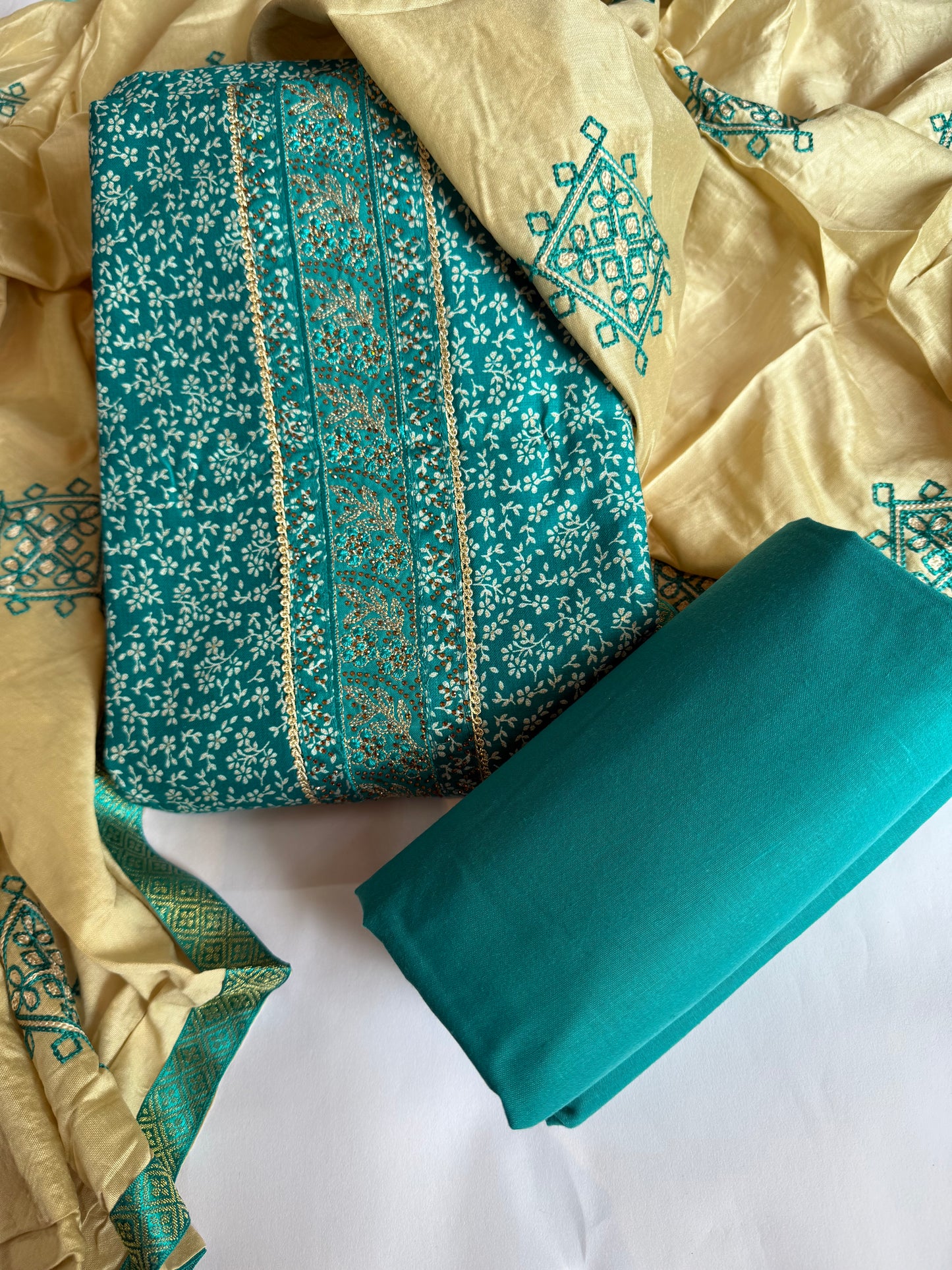 CottonAura DCUS00002 – Unstitched Pure Cotton 3-Piece Salwar Suit with Dazzling Elegant Dupatta
